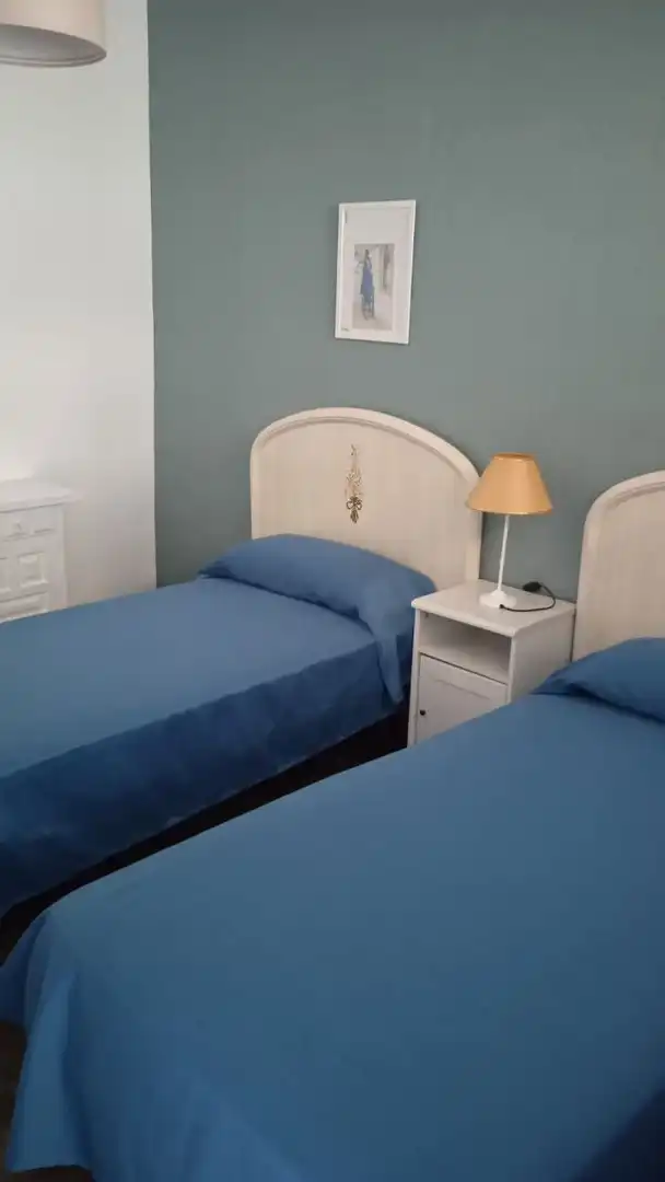 Dormitori de Apartament de lloguer en Sevilla amb Aire condicionat i Moblat
