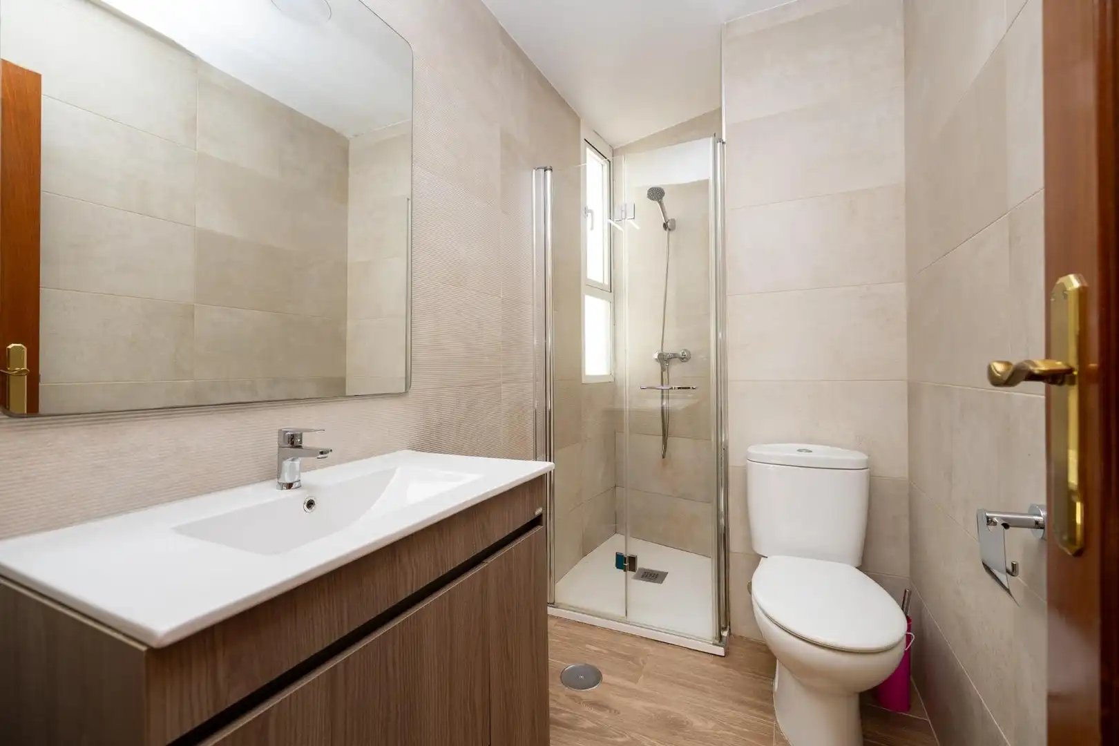Baño de Piso en venta en Granada con Aire acondicionado y Calefacción