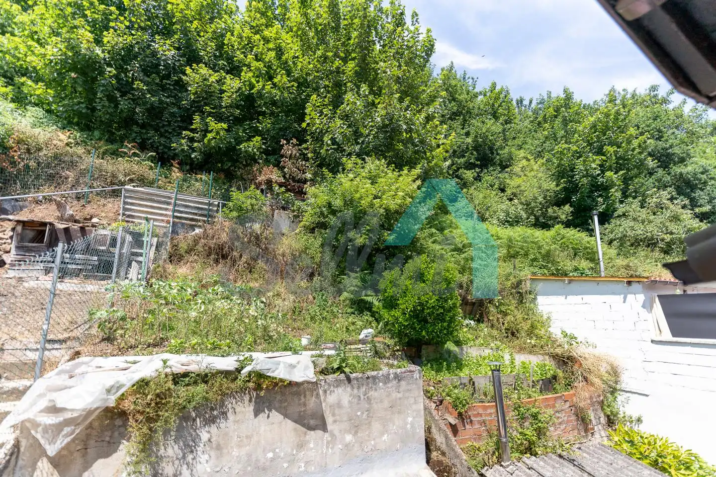 Einfamilien-Reihenhaus zum Verkauf in Tineo mit Privatgarten
