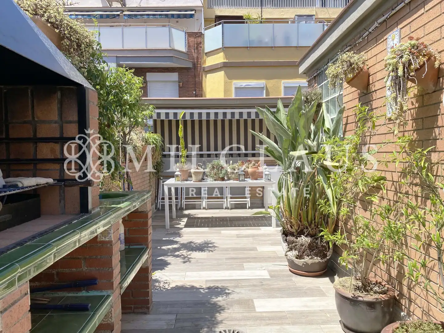 Terrasse von Einfamilien-Reihenhaus zum Verkauf in L'Hospitalet de Llobregat mit Klimaanlage, Heizung und Parkett