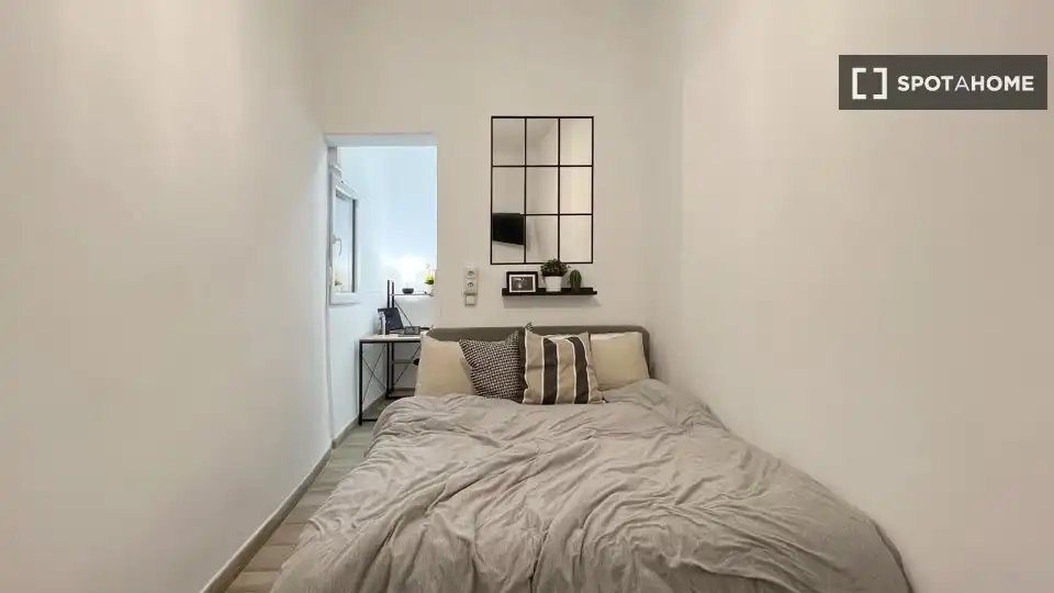 Bedroom of Flat for rent in Madrid  with Air Conditioner, Heating and Furnished