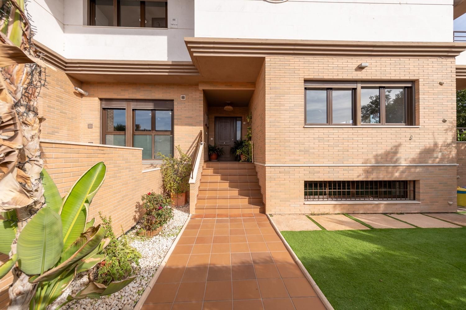 Exterior view of Single-family semi-detached for sale in Mutxamel  with Air Conditioner, Heating and Private garden