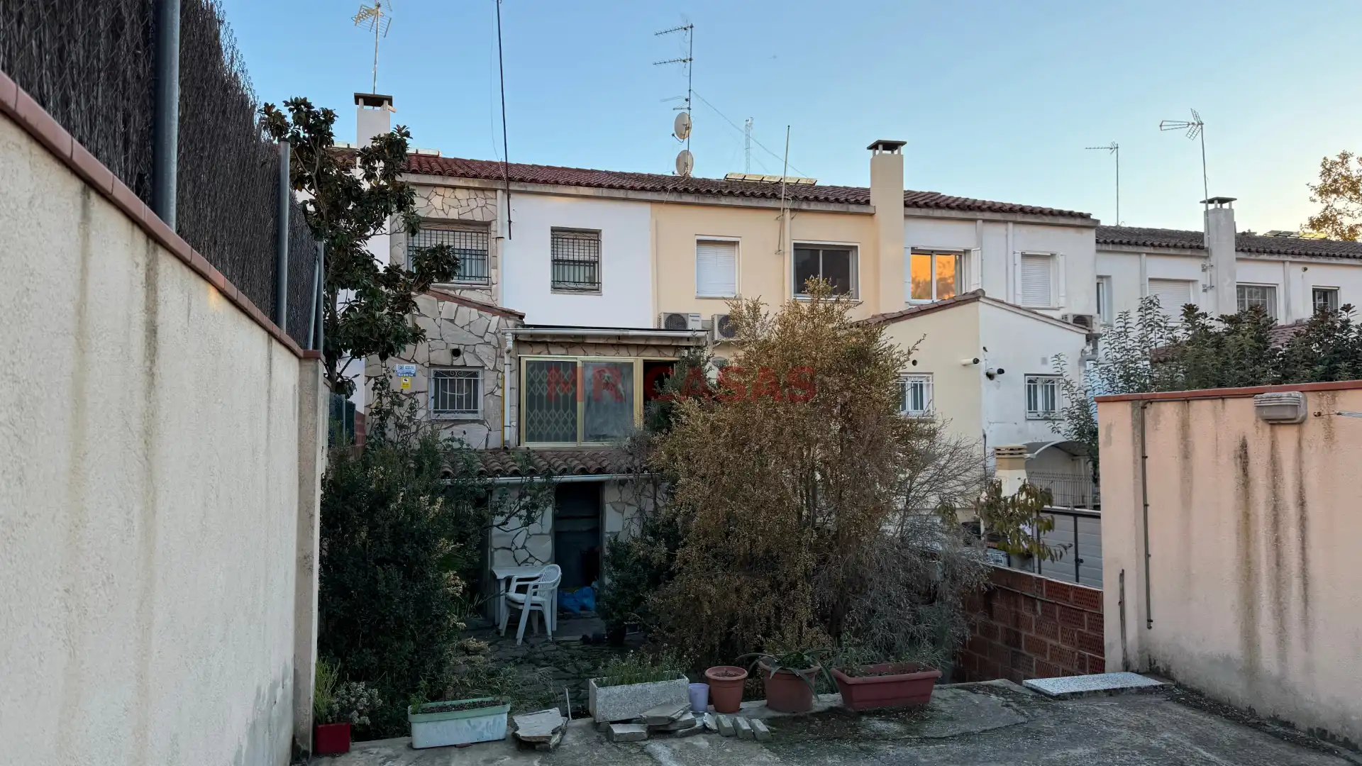 Exterior view of Single-family semi-detached for sale in Rubí  with Heating, Private garden and Balcony