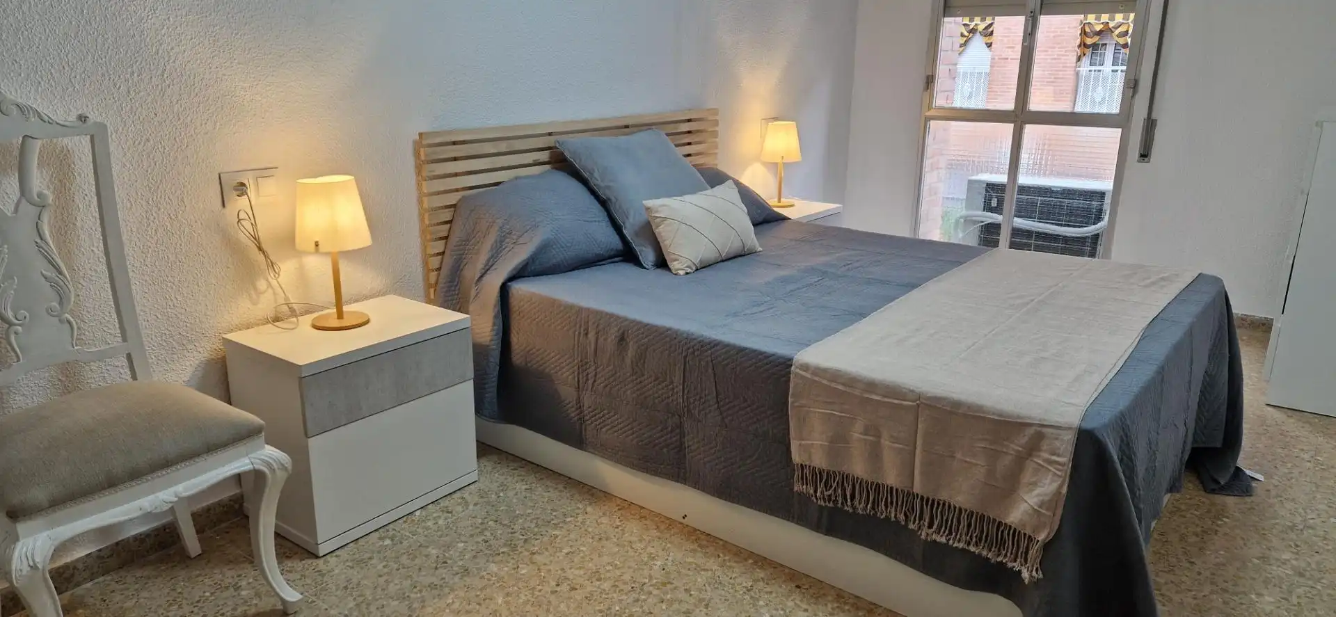 Schlafzimmer von Wohnung zur untervermieten in Córdoba mit Klimaanlage, Abstellraum und Balkon