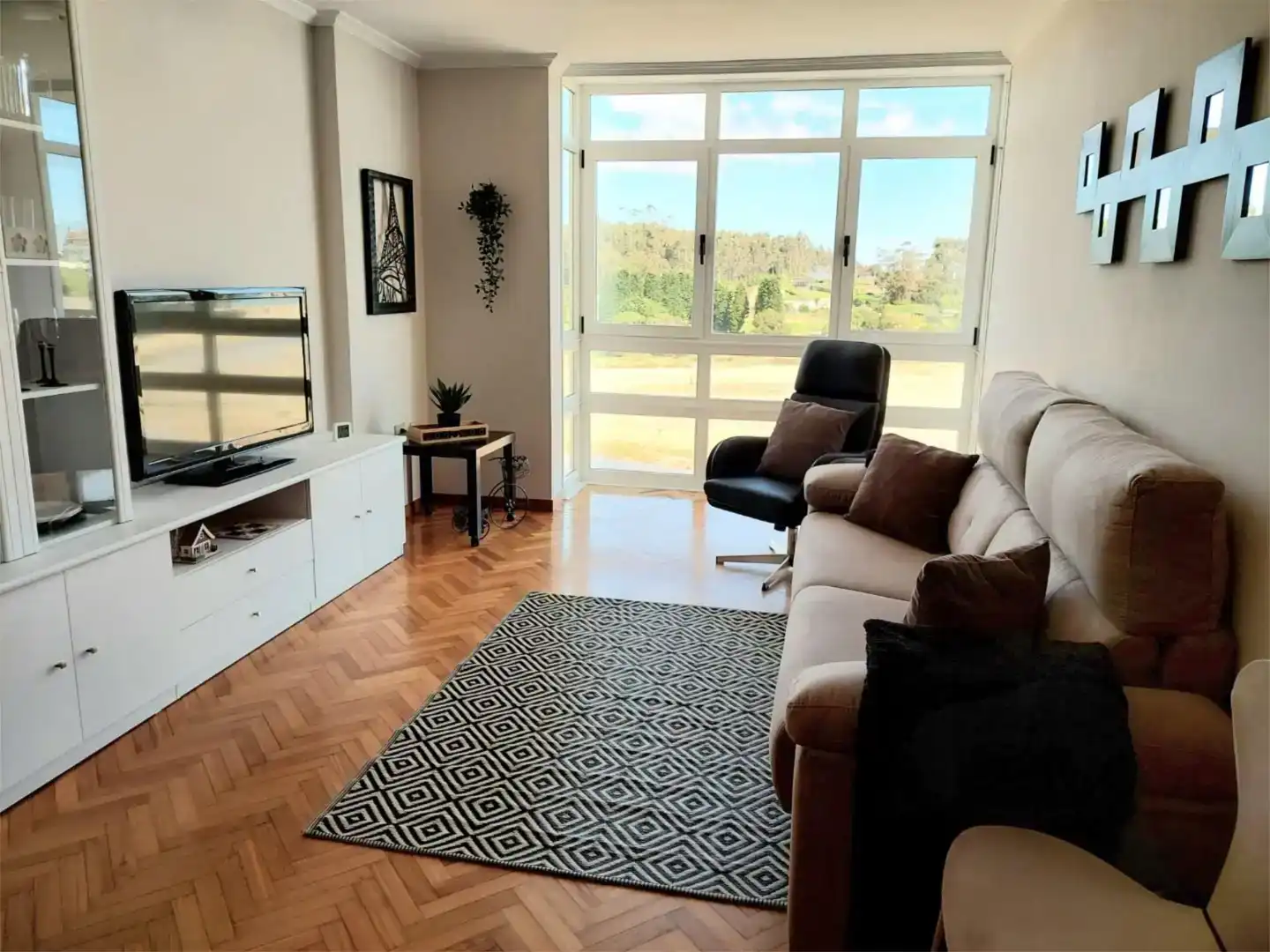 Sala de estar de Piso en venta en Cervo con Parquet, Trastero y Amueblado