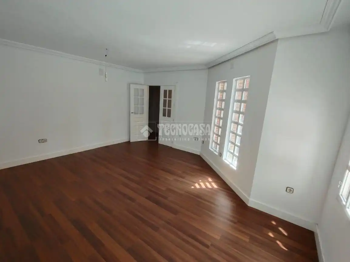 Sala d'estar de Casa adosada en venda en Mengíbar amb Piscina