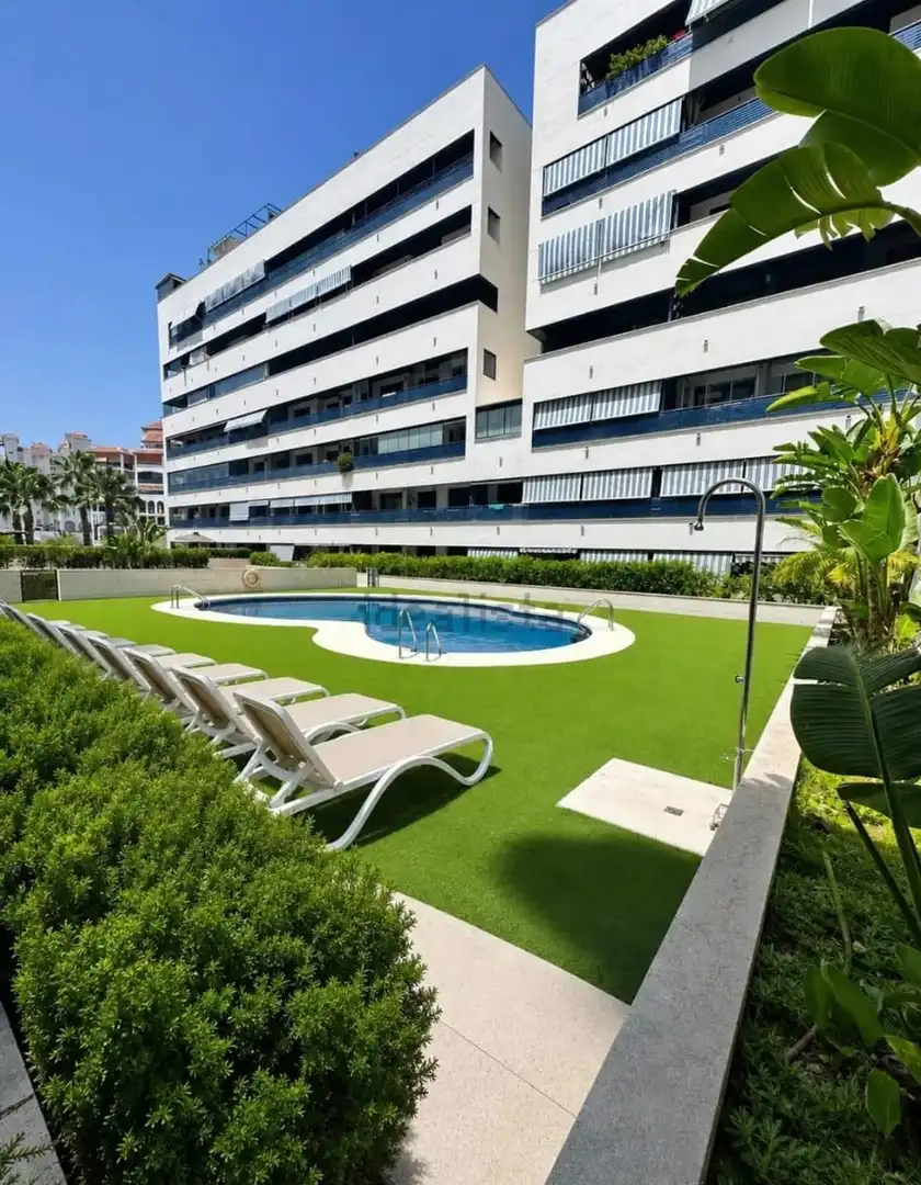 Schwimmbecken von Dachboden zum Verkauf in Estepona mit Klimaanlage, Heizung und Terrasse
