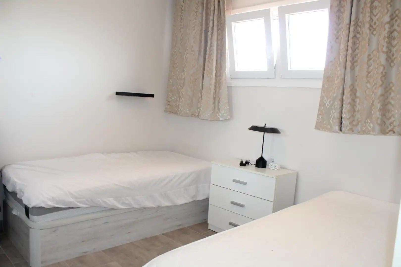 Habitación de Apartamento en venta en Roquetas de Mar con Aire acondicionado, Jardín privado y Piscina