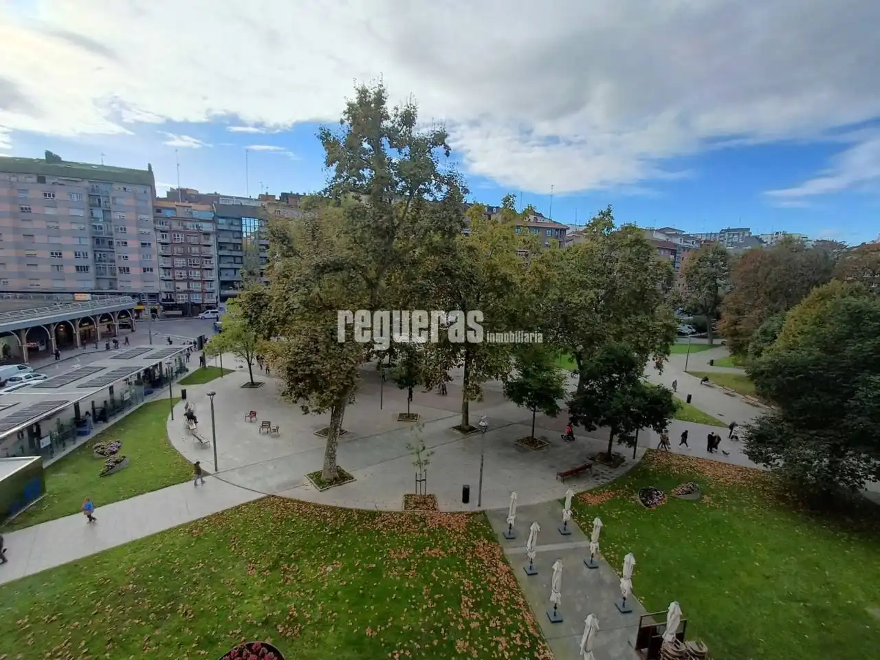 Vista exterior de Pis en venda en Avilés amb Calefacció i Terrassa