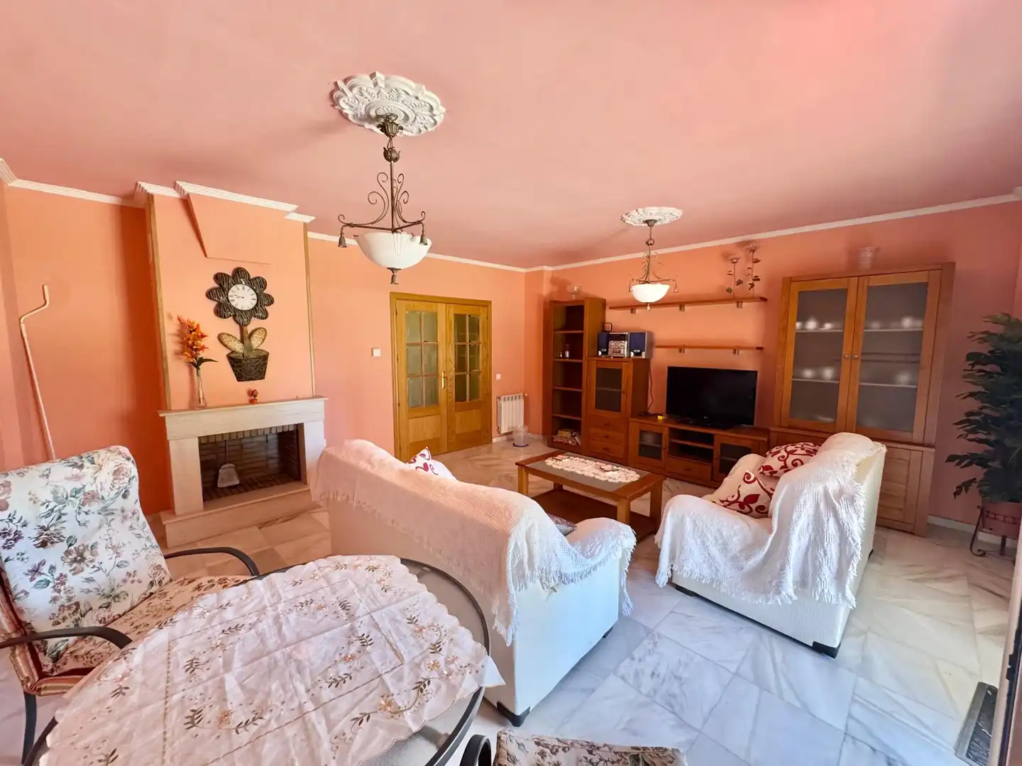 Sala d'estar de Casa adosada en venda en Talavera de la Reina amb Aire condicionat, Calefacció i Jardí privat
