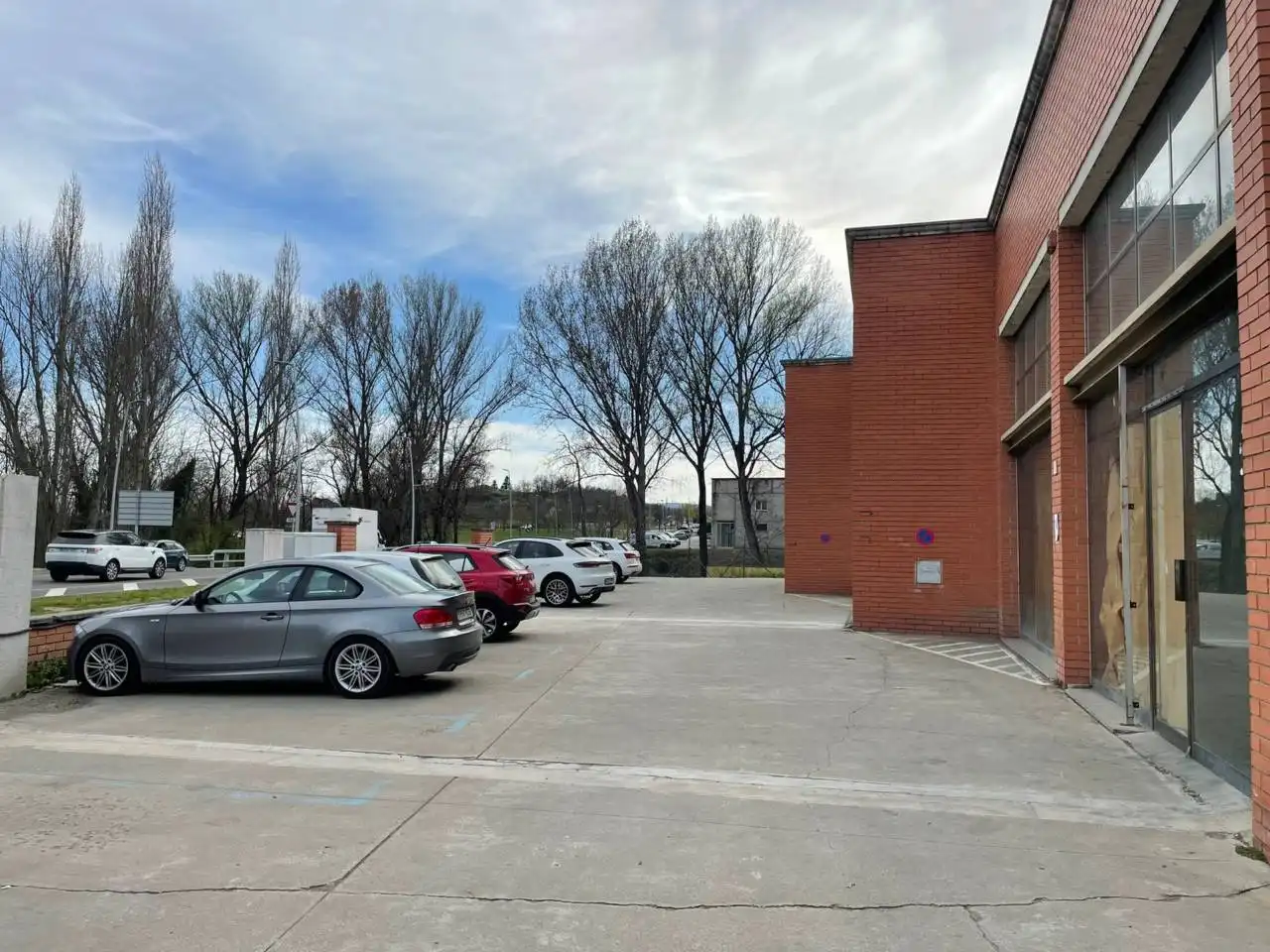 Parking de Nave industrial de alquiler en Vic con Alarma