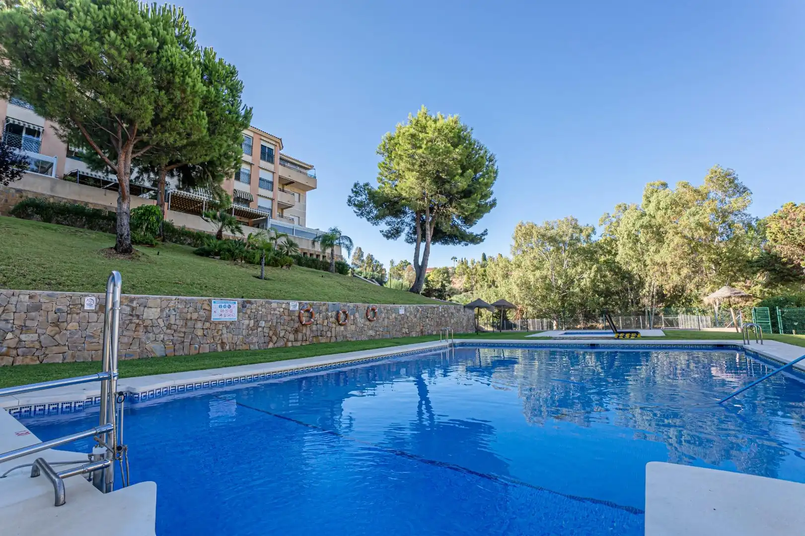 Piscina de Piso en venta en Málaga con Aire acondicionado, Jardín privado y Terraza