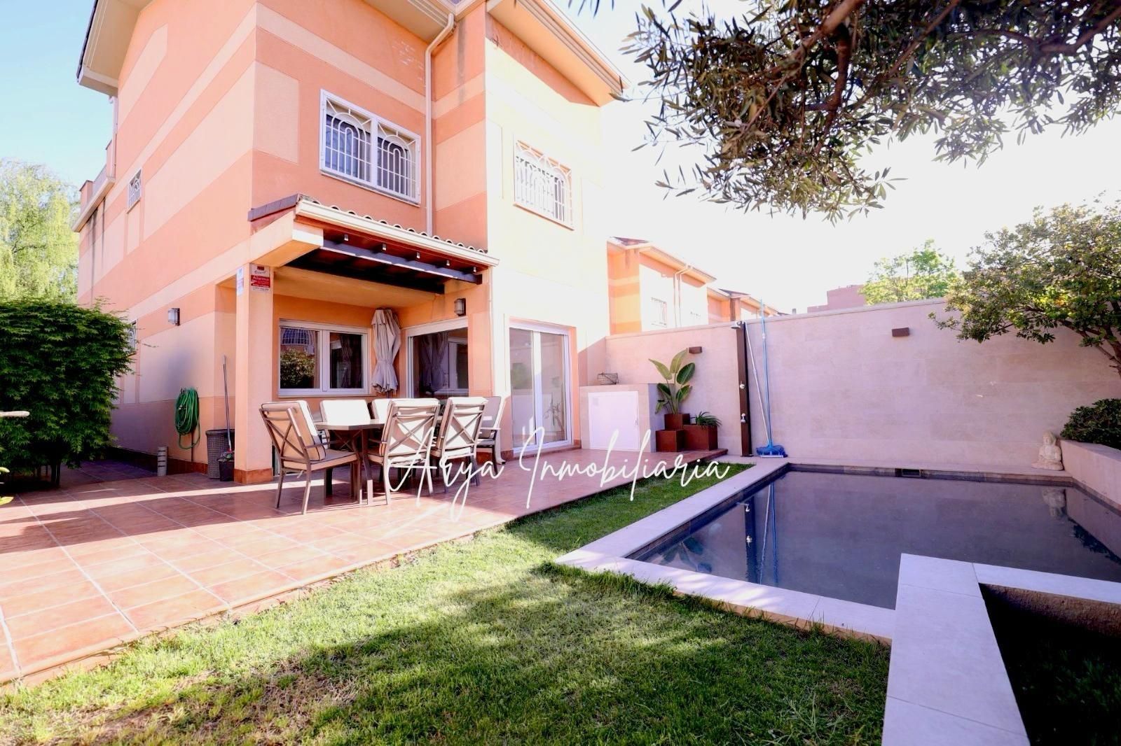 Jardí de Casa adosada en venda en Torrejón de Ardoz amb Calefacció, Jardí privat i Terrassa