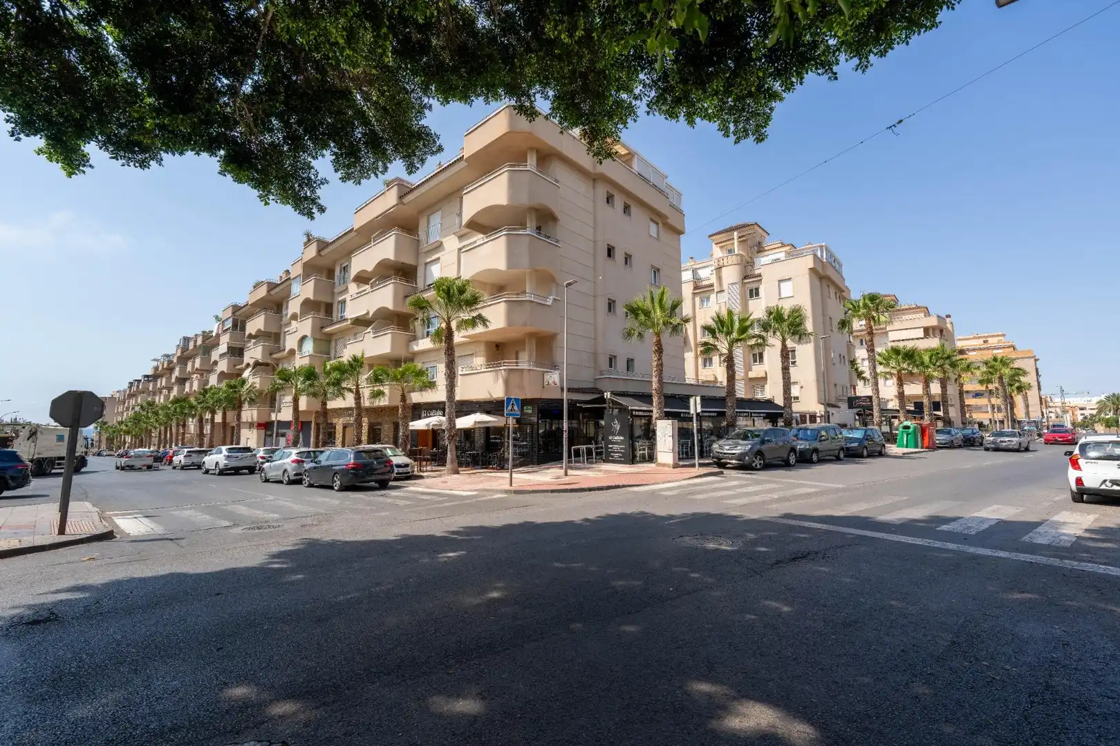 Vista exterior de Pis en venda en Roquetas de Mar amb Aire condicionat, Jardí privat i Terrassa