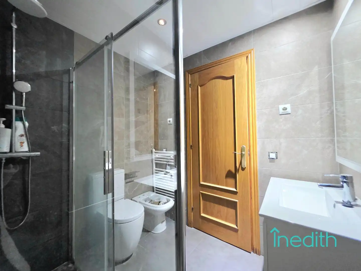 Baño de Piso en venta en Viladecans con Aire acondicionado, Calefacción y Terraza