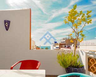 Vista exterior de Casa o xalet de lloguer en Sitges amb Aire condicionat, Terrassa i Balcó