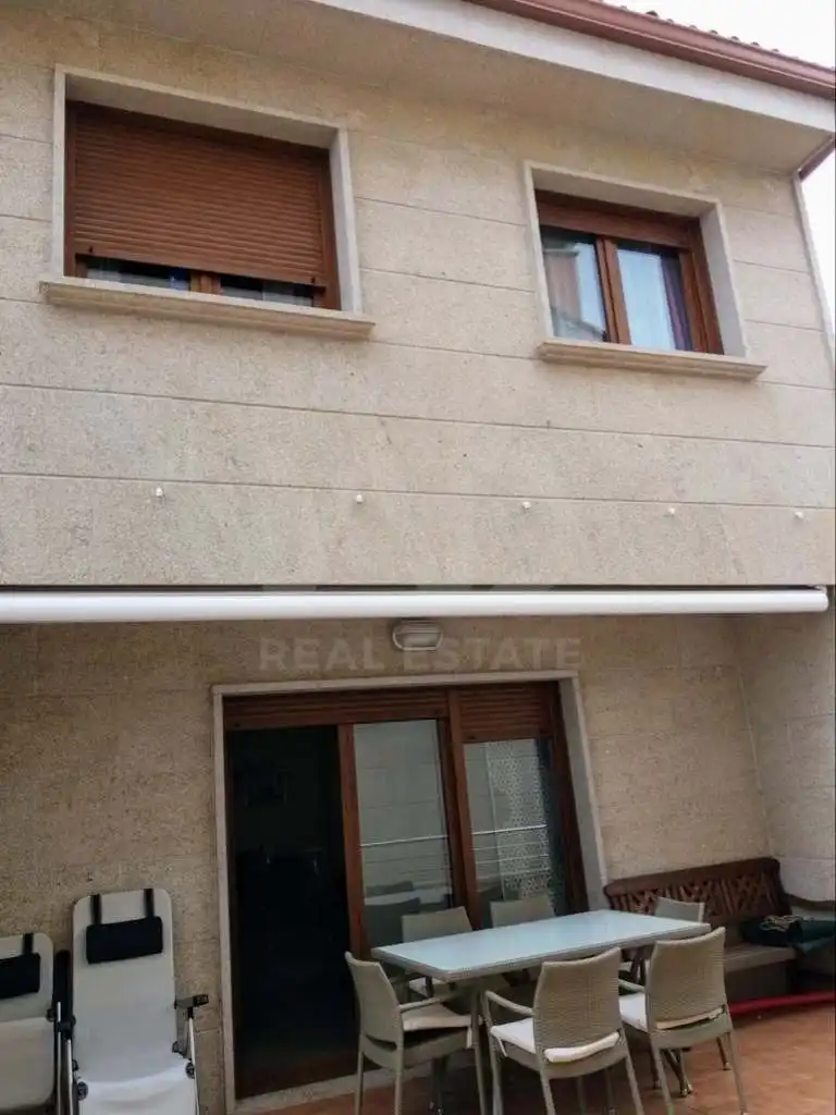 Vista exterior de Casa o xalet en venda en Sanxenxo amb Calefacció, Terrassa i Piscina