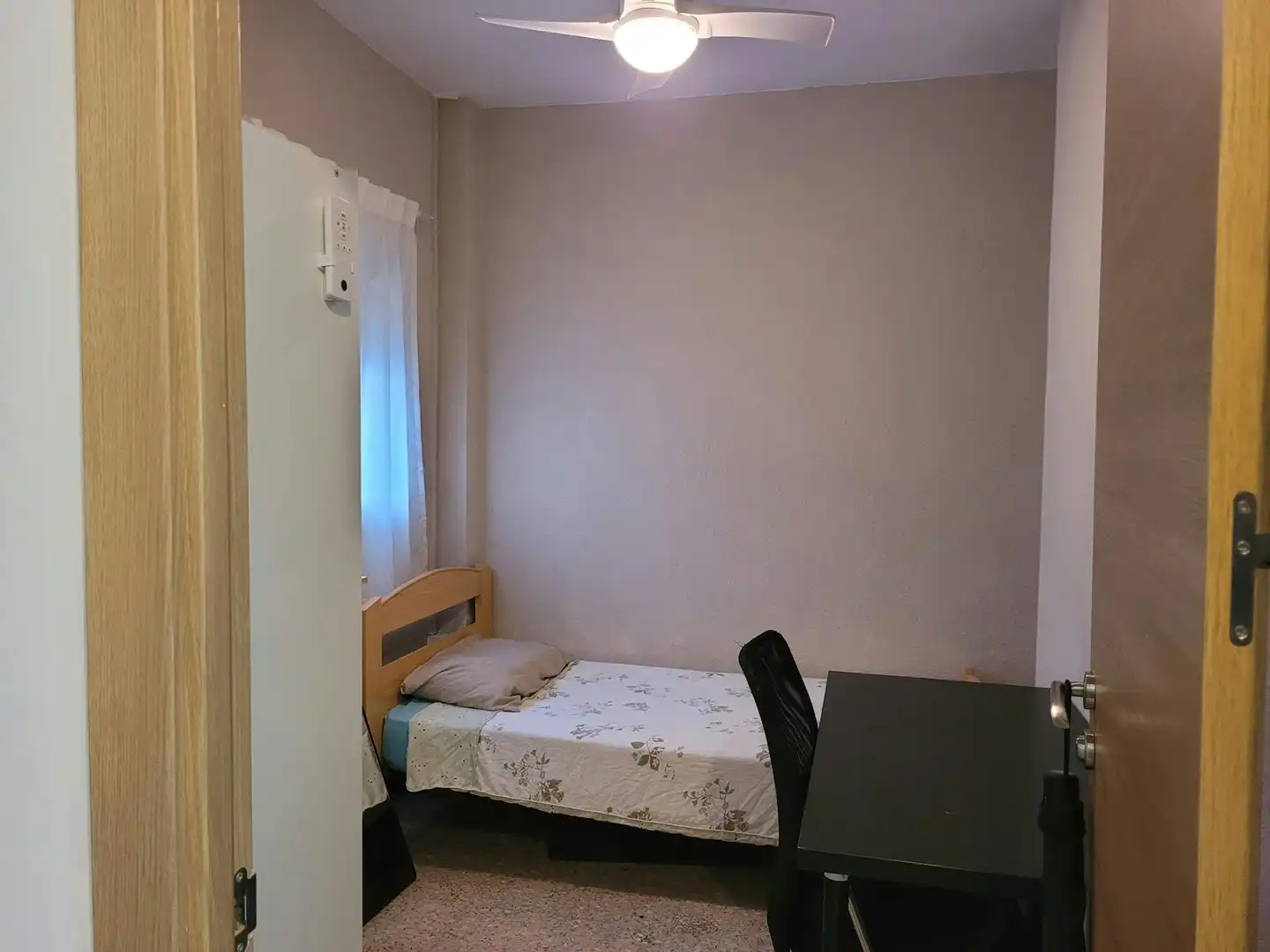 Bedroom of Flat for share in Sevilla  with Heating, Furnished and TV