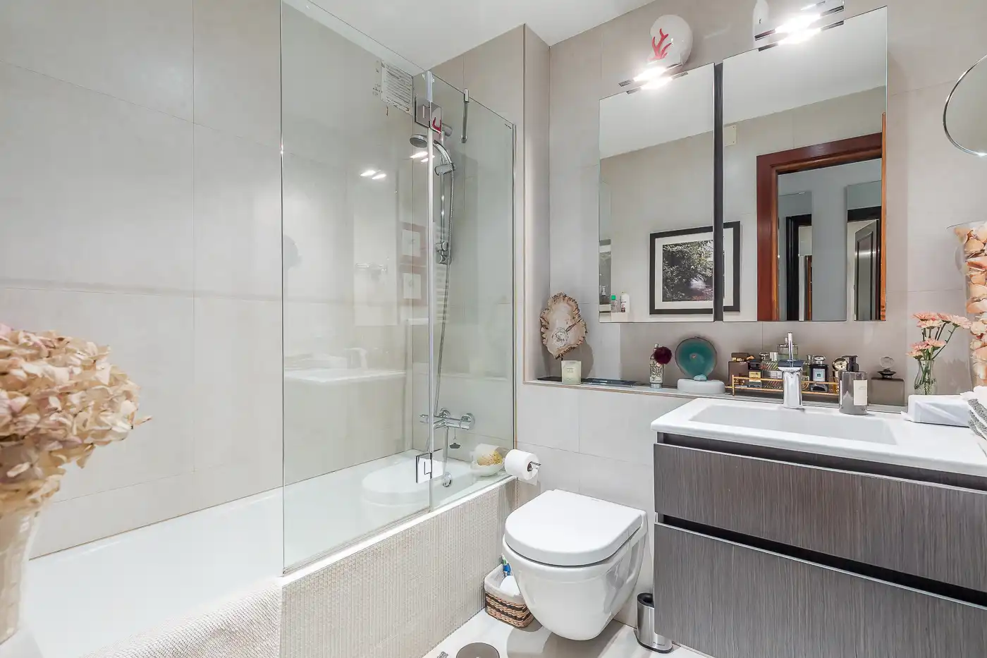 Bathroom of Flat for sale in Madrid  with Air Conditioner, Heating and Terrace
