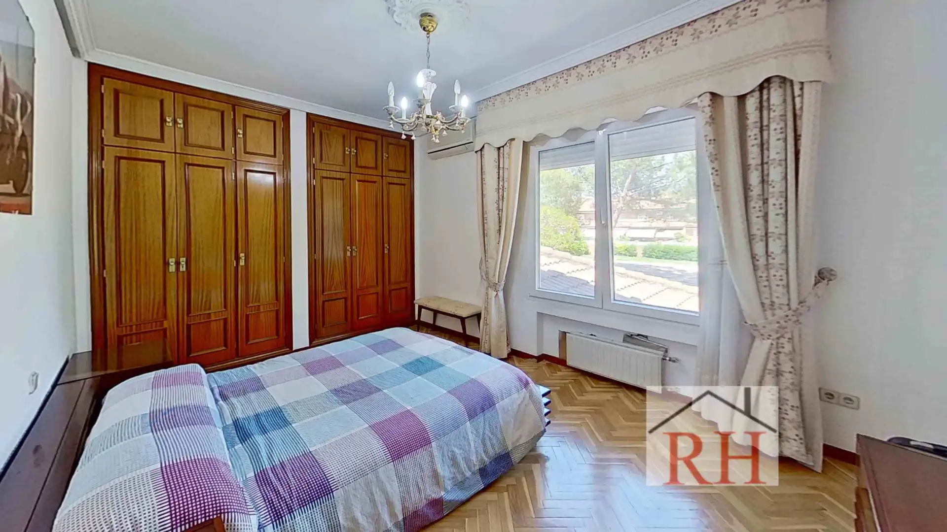 Habitación de Casa adosada en venta en Alcalá de Henares con Aire acondicionado, Calefacción y Jardín privado