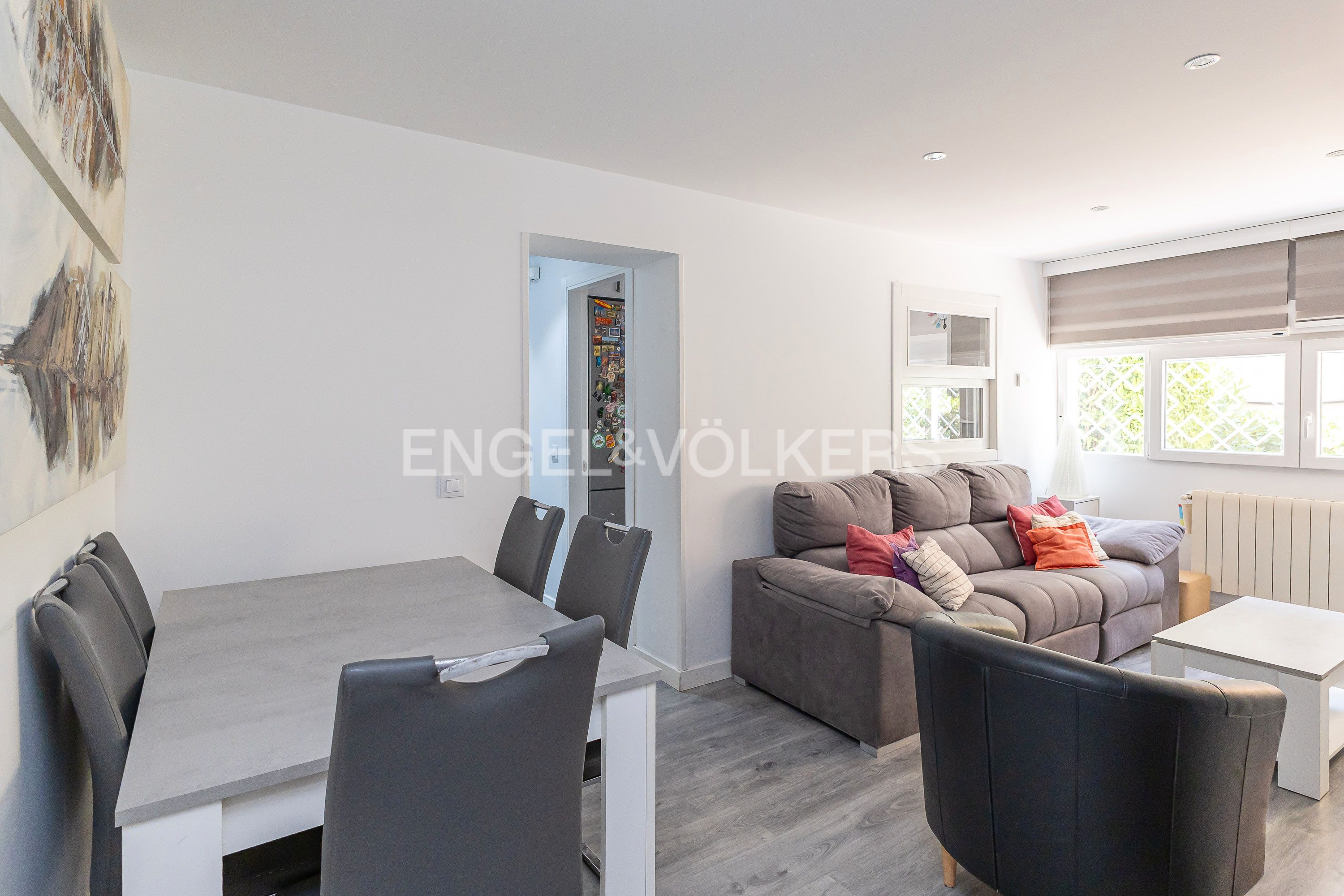 Sala d'estar de Apartament en venda en  Madrid Capital amb Aire condicionat, Calefacció i Jardí privat