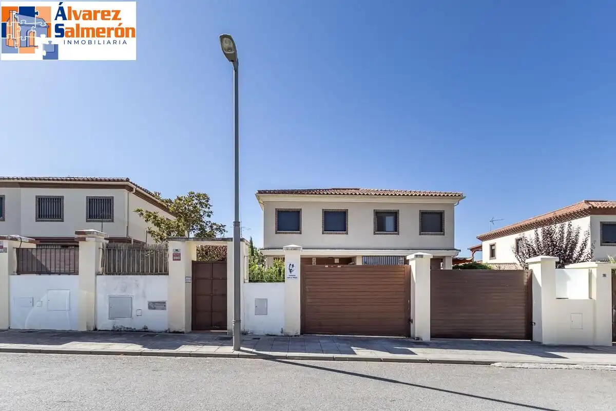 Vista exterior de Casa o chalet en venta en Albolote con Aire acondicionado, Calefacción y Jardín privado