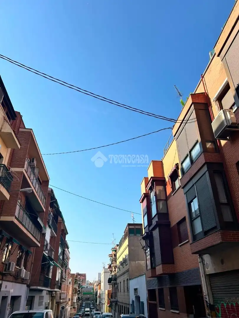Vista exterior de Pis en venda en Madrid amb Aire condicionat i Moblat