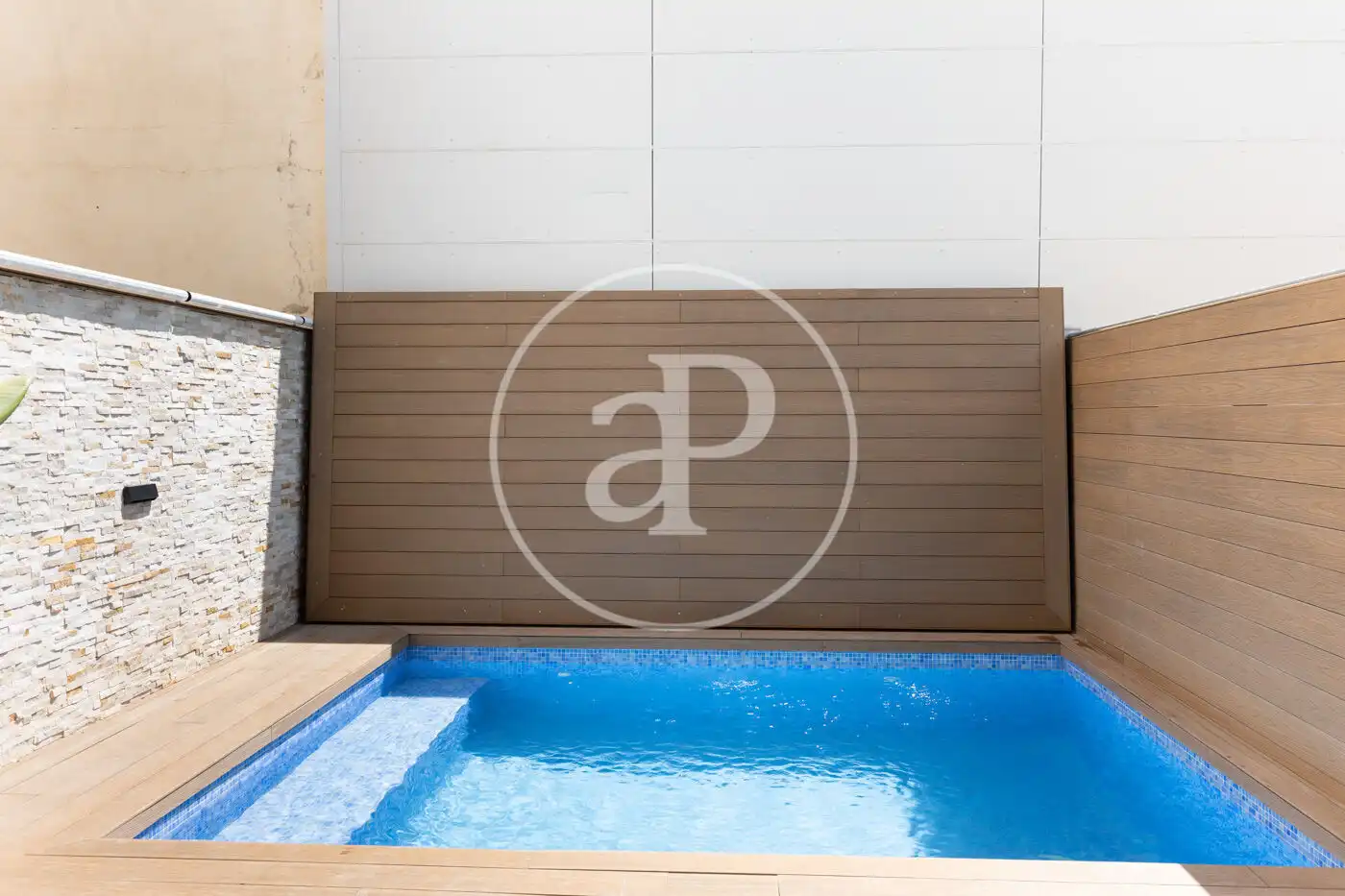 Piscina de Casa adosada en venda en Sabadell amb Aire condicionat, Calefacció i Terrassa