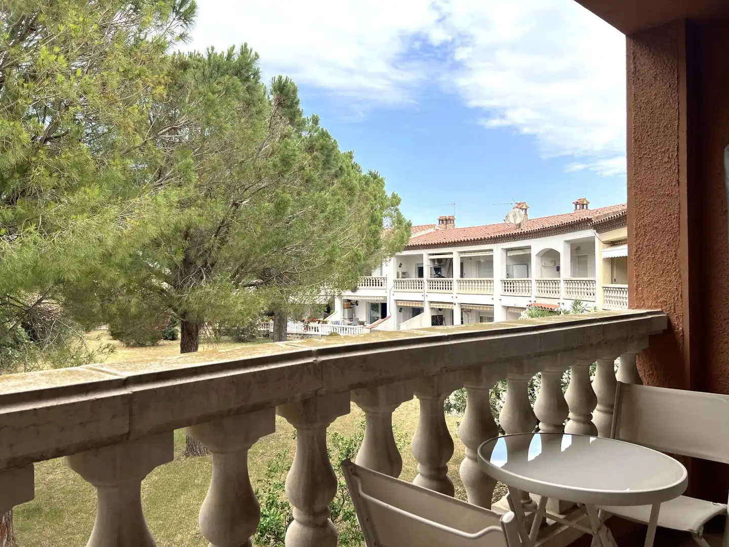 Terrasse von Wohnung zum Verkauf in Torroella de Fluvià mit Klimaanlage, Privatgarten und Terrasse