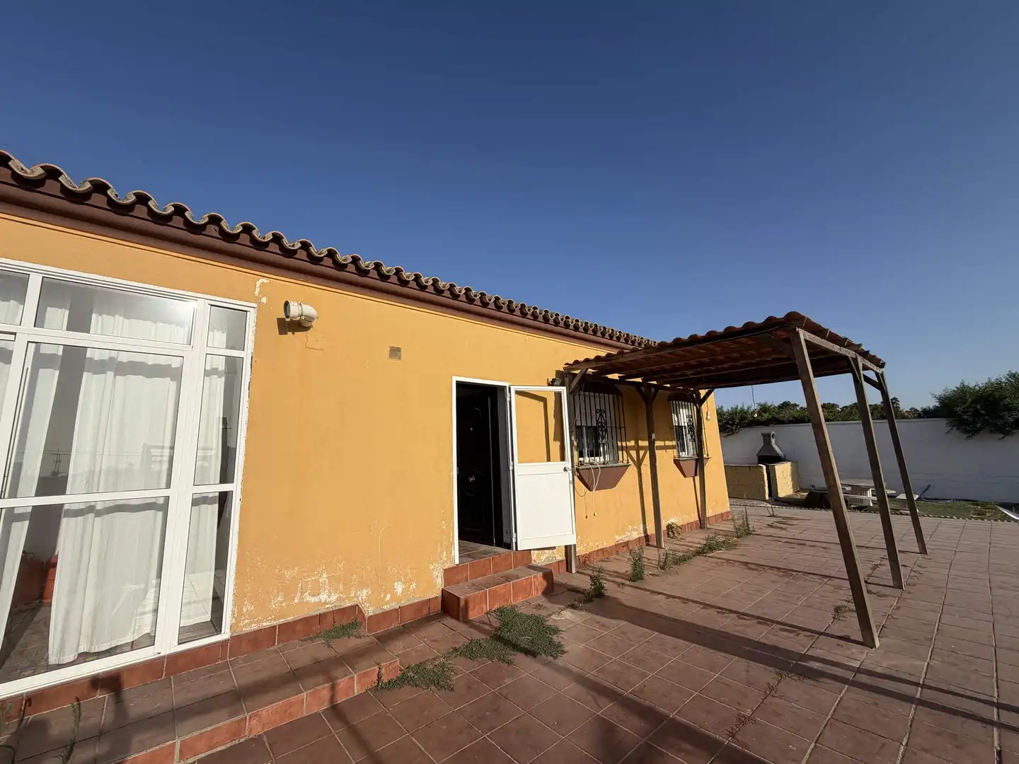 Vista exterior de Finca rústica en venda en Puerto Real amb Piscina