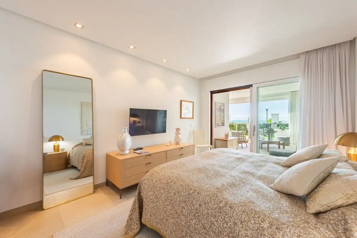 Bedroom of Flat for sale in Estepona  with Air Conditioner, Terrace and Storage room