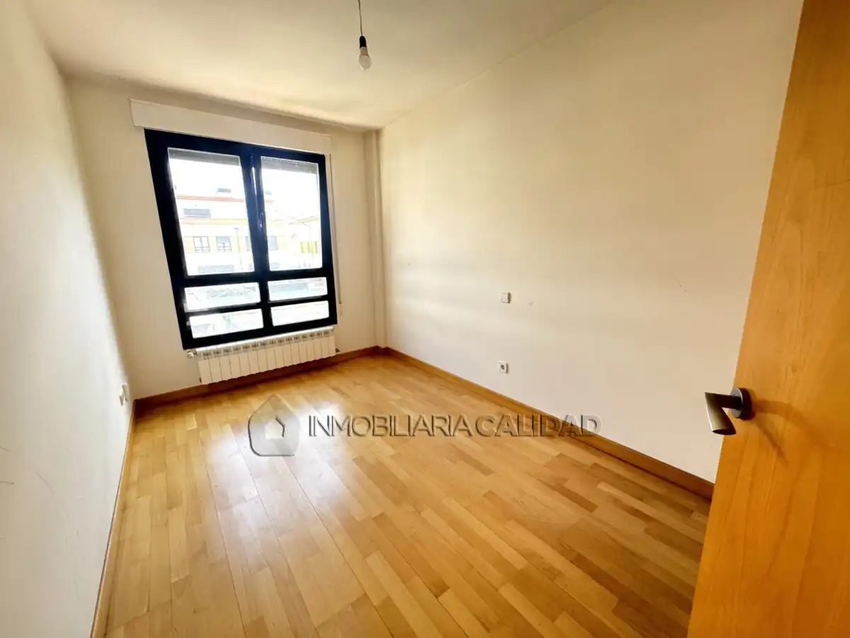 Dormitori de Casa o xalet en venda en Burgos amb Calefacció, Terrassa i Traster