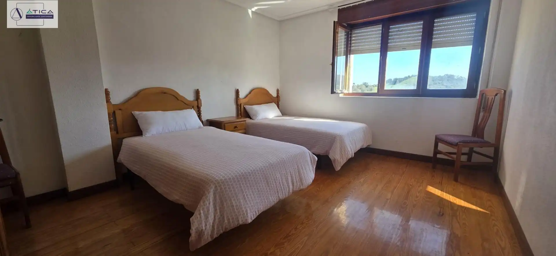 Habitación de Finca rústica en venta en Bárcena de Cicero con Jardín privado y Amueblado
