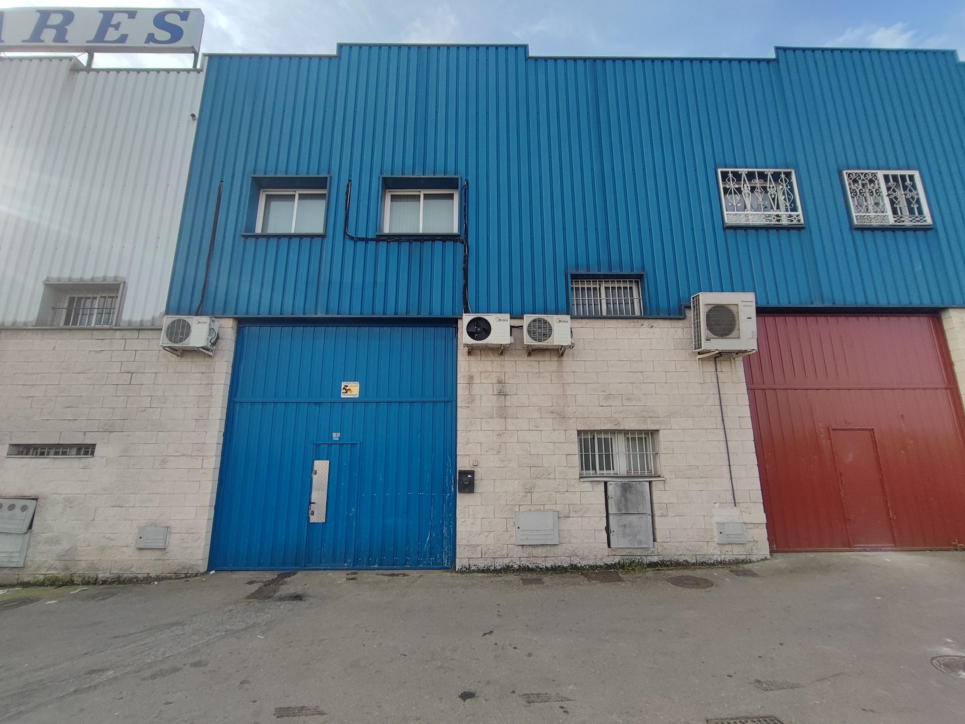 Vista exterior de Nau industrial en venda en  Madrid Capital amb Calefacció