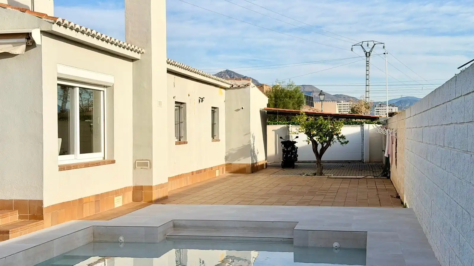 Swimming pool of Houses for sale in El Campello  with Air Conditioner, Terrace and Swimming Pool