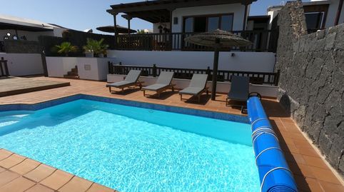 Espectacular Villa con Piscina Climatizada en el Corazón de Playa Blanca.