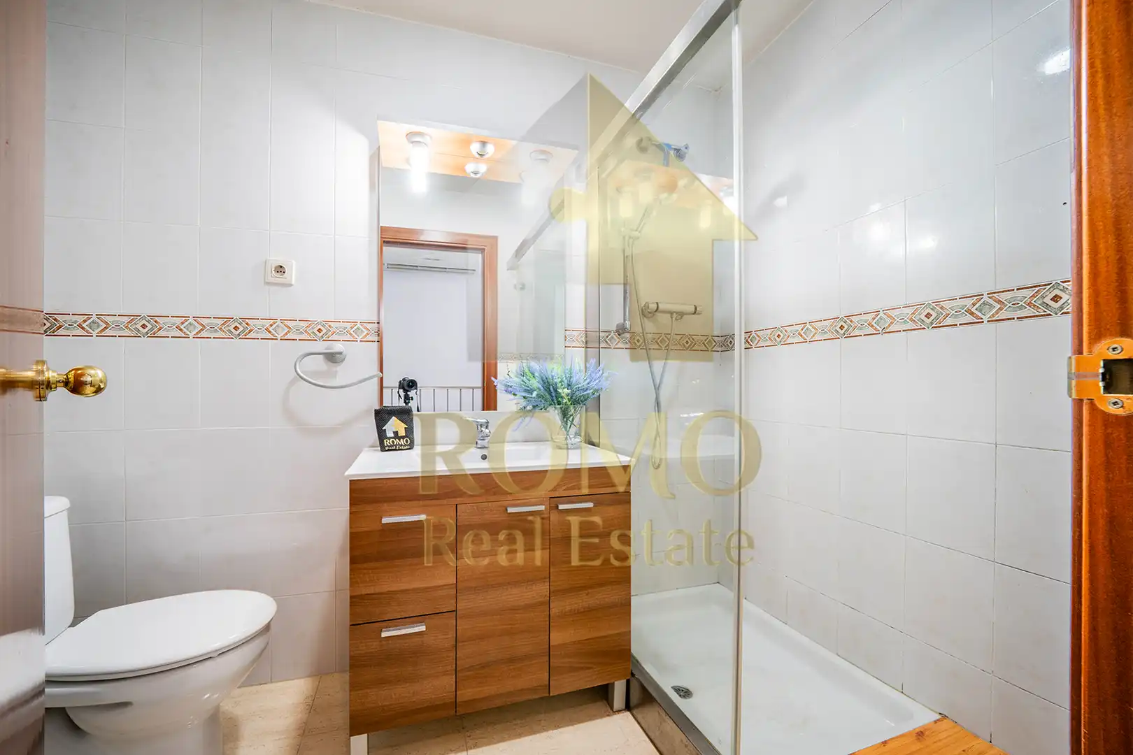 Baño de Casa adosada en venta en Santa Perpètua de Mogoda con Aire acondicionado, Calefacción y Jardín privado