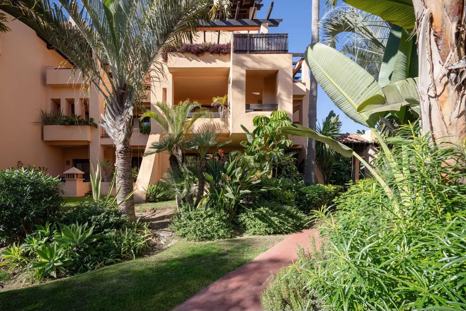 Exterior view of Ground floor for rent in Marbella  with Air Conditioner, Terrace and Swimming Pool