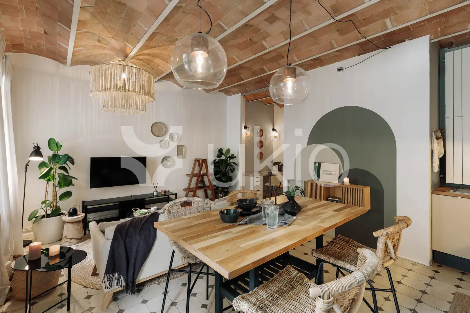 Comedor de Apartamento de alquiler en Barcelona con Aire acondicionado, Calefacción y Amueblado