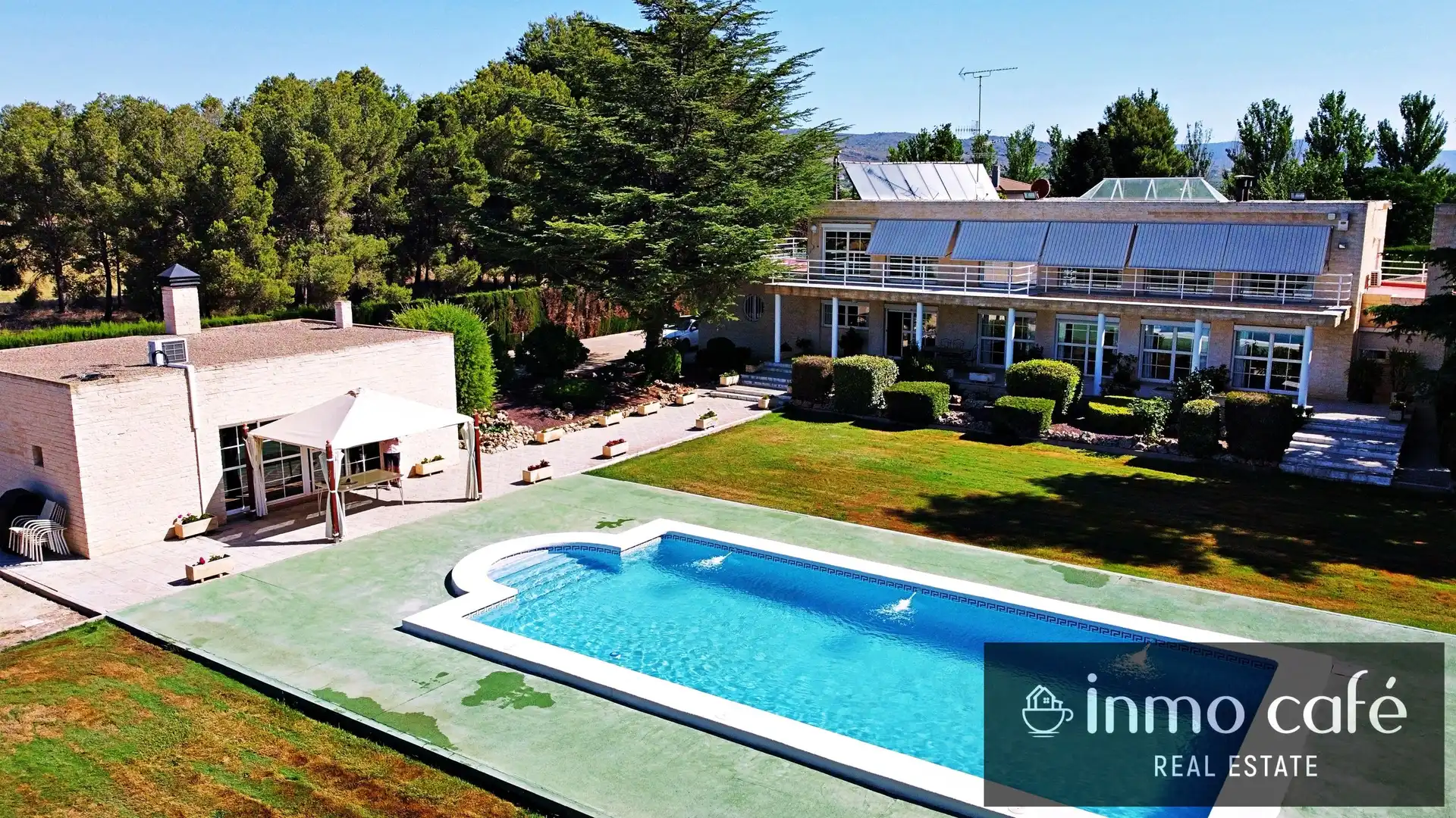 Vista exterior de Casa o xalet en venda en Villena amb Aire condicionat, Calefacció i Terrassa