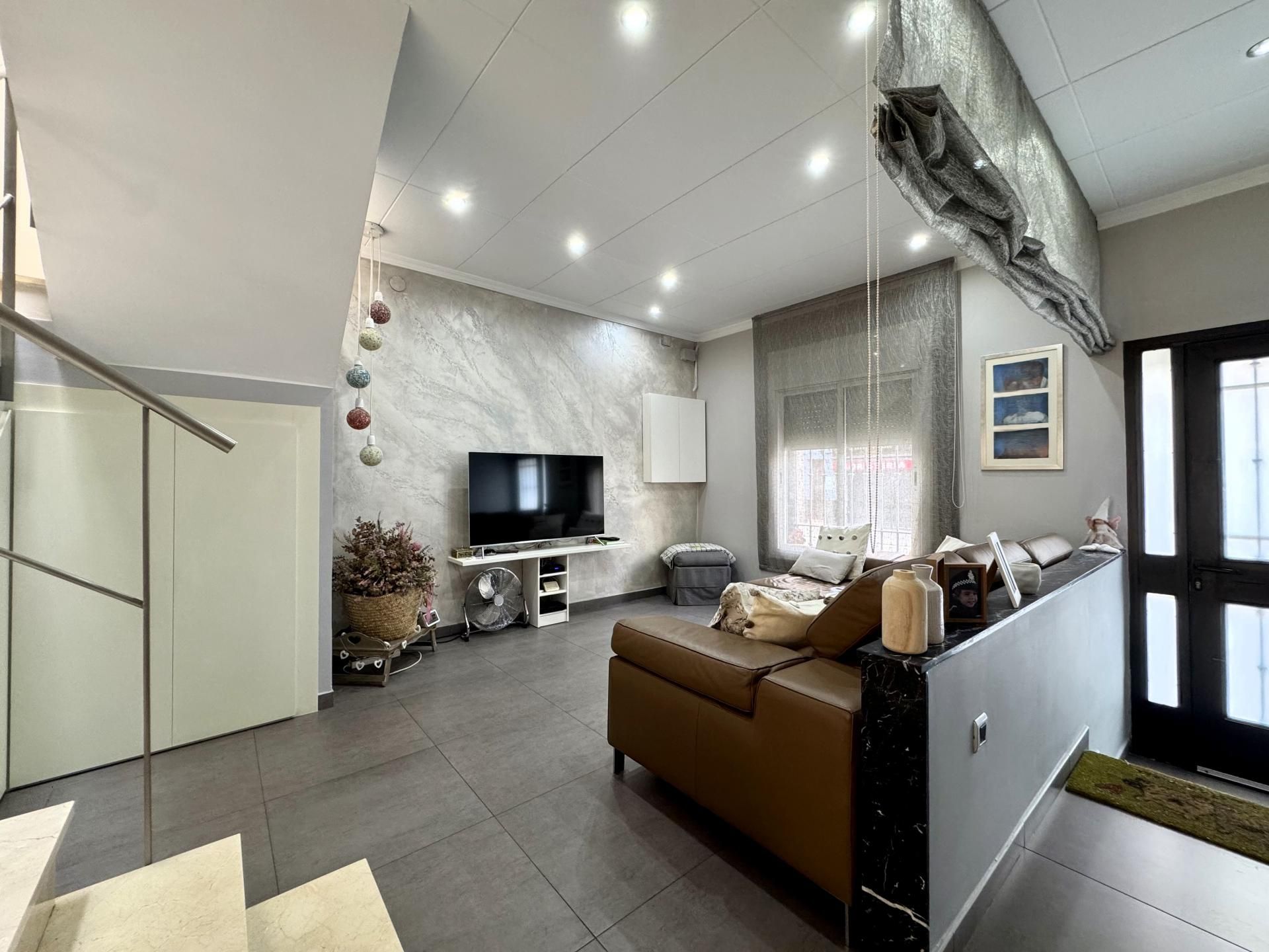 Living room of Single-family semi-detached for sale in Sabadell  with Heating