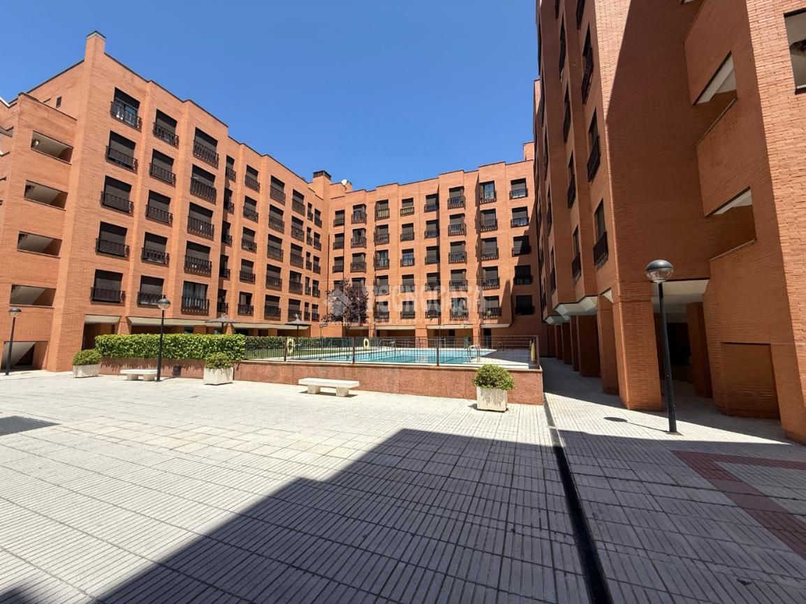 Exterior view of Flat for sale in  Madrid Capital  with Air Conditioner and Community pool