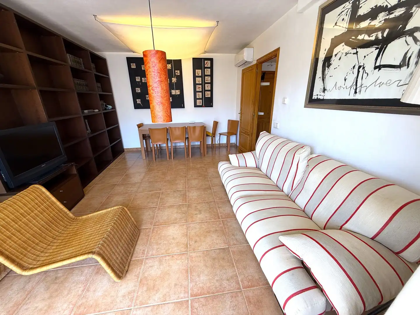 Wohnzimmer von Wohnungen zum Verkauf in Santa Eulària des Riu mit Klimaanlage, Heizung und Terrasse