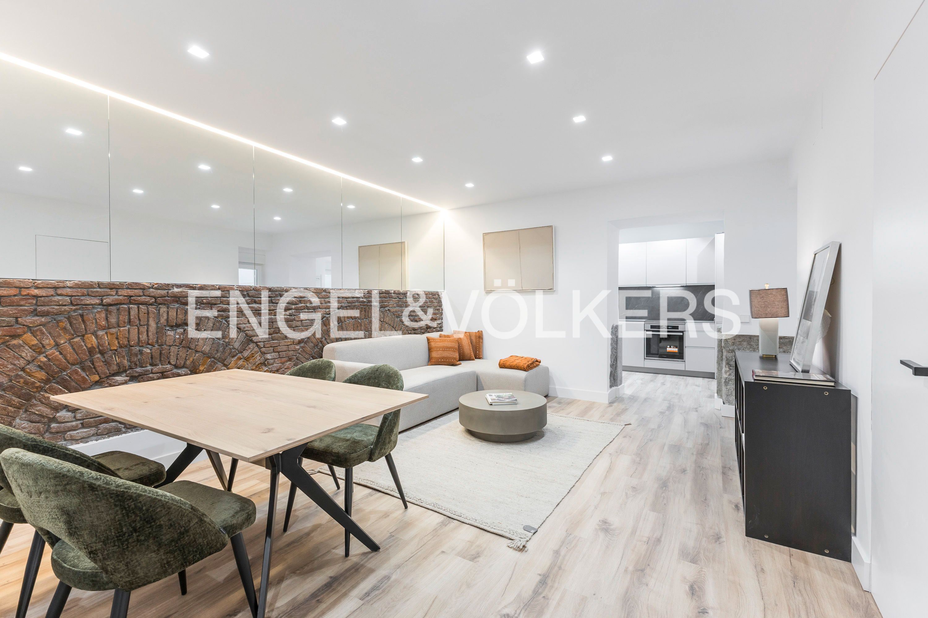 Living room of Apartment for sale in  Madrid Capital  with Heating and Furnished