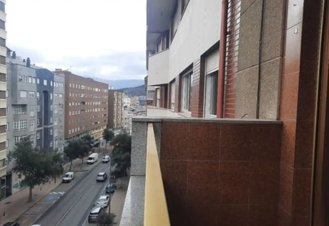 Vista exterior de Pis en venda en Ponferrada amb Calefacció, Traster i Forn