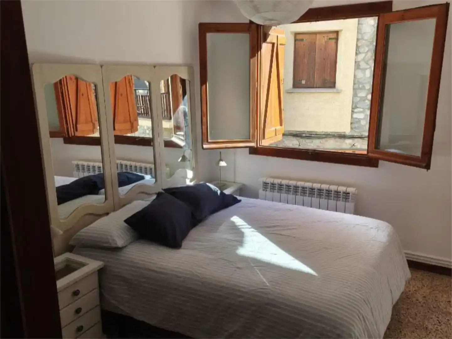 Bedroom of Flat for rent in Benasque, Huesca