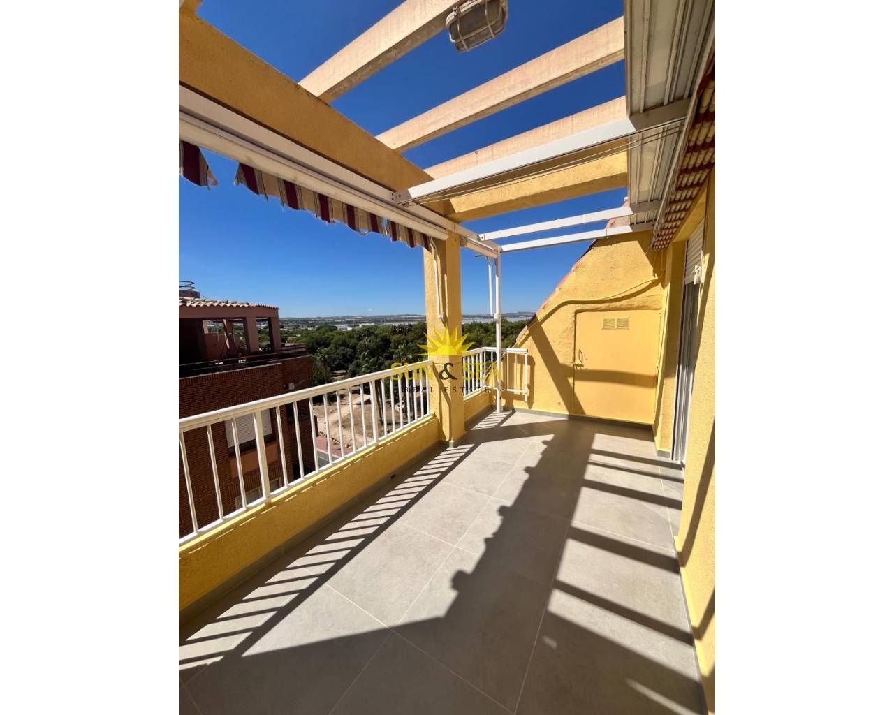 Terrassa de Pis de lloguer en Torrevieja amb Aire condicionat, Calefacció i Terrassa