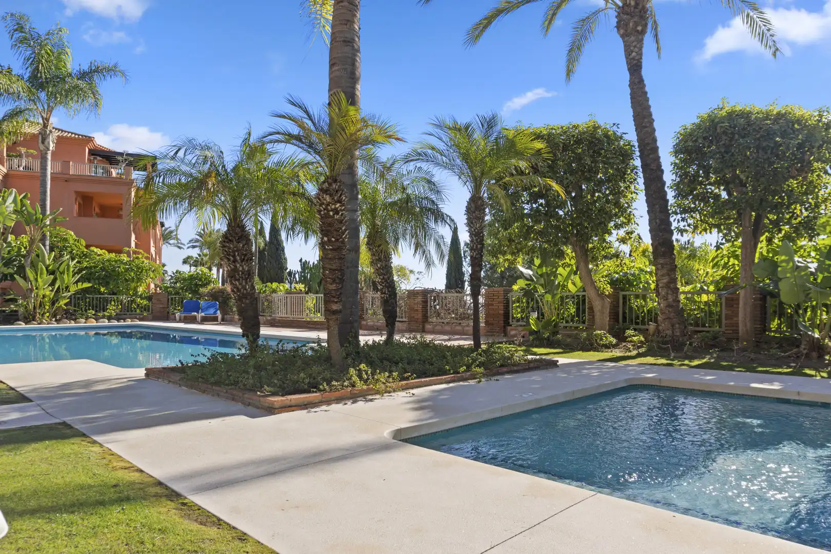Piscina de Apartament en venda en Benahavís amb Aire condicionat, Terrassa i Piscina