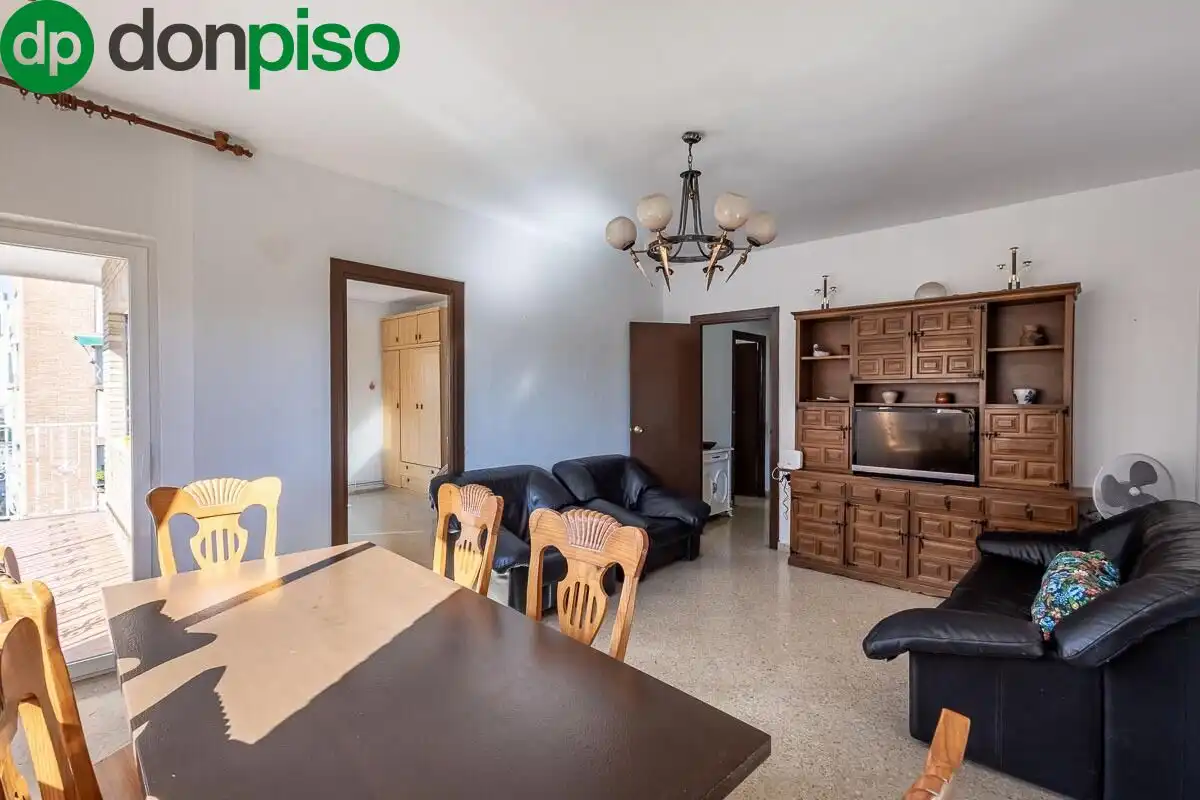 Living room of Flat for sale in Granada  with Heating and Balcony