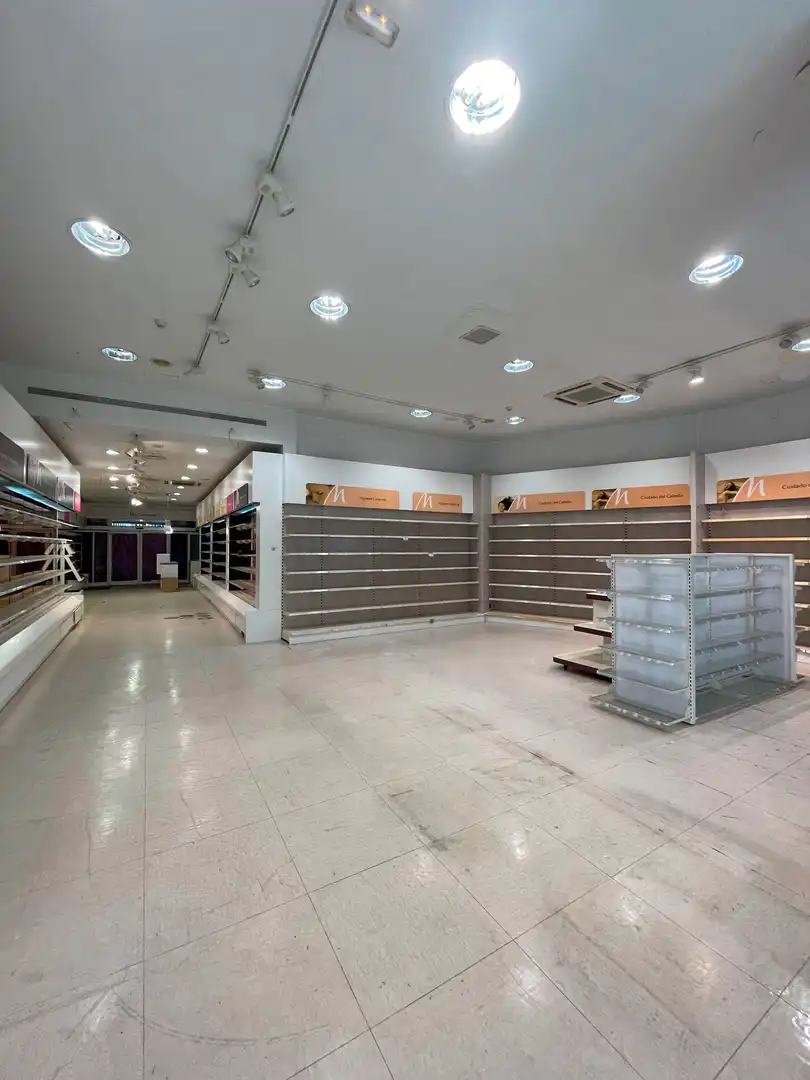 Locale commerciale in vendita a Calle 12, imagen 3